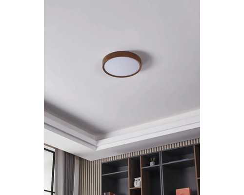 Kulaté stropní svítidlo s dřevěným rámem