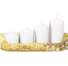 Čtyři bílé sloupové svíčky v adventním svícnu