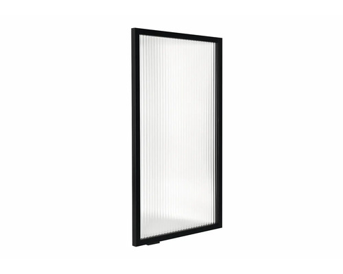 Sprchová zástěna s rýhovaným sklem a černým rámem