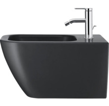 Tmavý závěsný bidet s chromovou baterií
