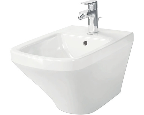 Závěsný bidet s armaturou ze sanitární keramiky