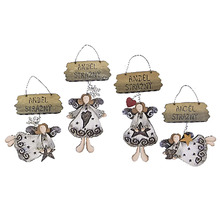 Dekorativní dřevěné přívěsky andělů strážných