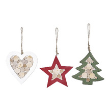 Ozdobné dřevěné přívěsky ve tvaru srdce, hvězdy a vánočního stromku