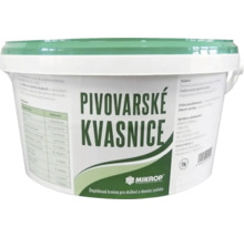 Pivovarské kvasnice v kbelíku pro krmení zvířat