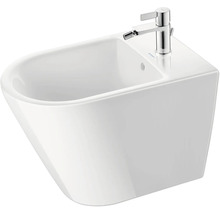 Bílé závěsné bidet s baterií do koupelny.