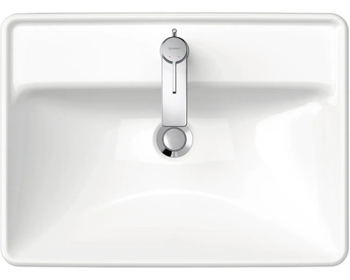 Pohled shora na umyvadlo s baterií