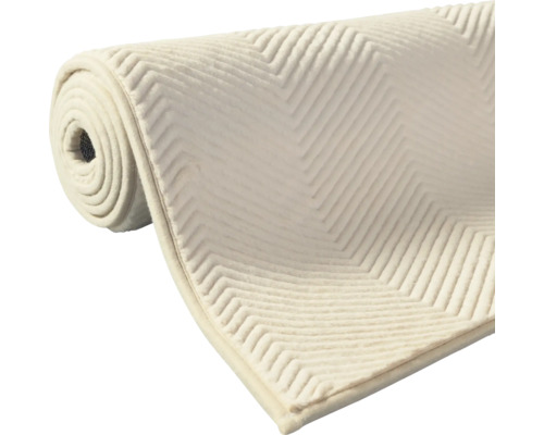 Srolovaný koberec se vzorem cikcak