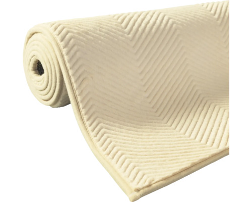 Srolovaná podložka pod koberec s cikcakovým vzorem