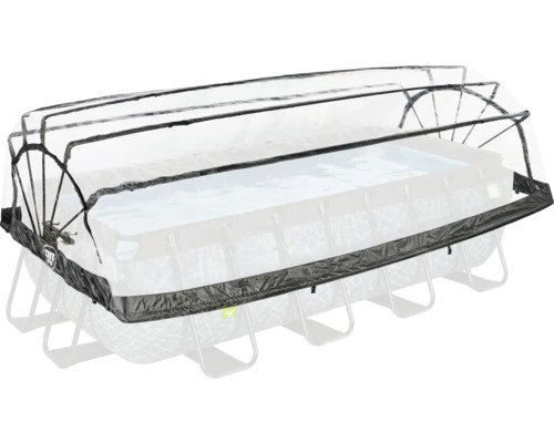 Zastřešení bazénu pro ochranu před povětrnostními vlivy.