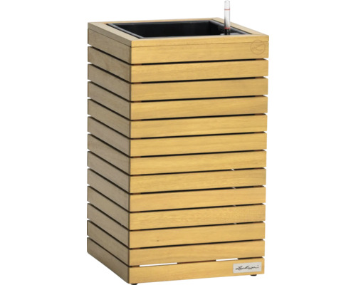 Dřevěný květináč se zavlažovacím systémem