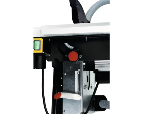 Detailní pohled na pásovou pilu na kov s červeným ovládacím knoflíkem a stupnicí