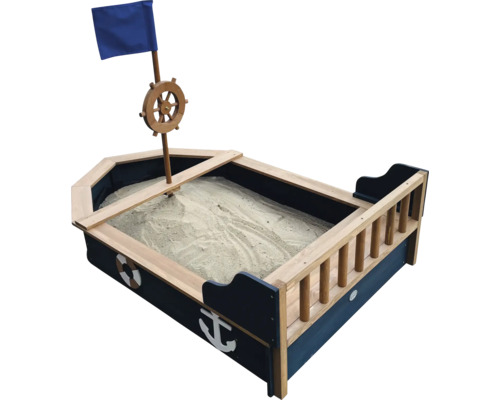 Pískoviště ve tvaru lodi s kormidelním kolem a vlajkou