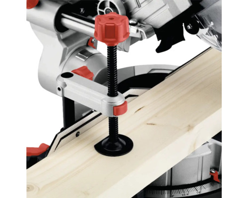 Pokosová pila s držákem obrobku a dřevěným trámem