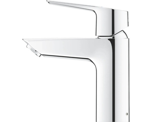 Jedna lesklá vodovodní baterie do koupelny