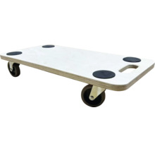 Dřevěný vozík na nábytek se čtyřmi kolečky a protiskluzovými podložkami.