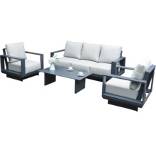 Zahradní nábytek se sedačkou, dvěma křesly a stolem