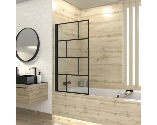 Koupelna s vanou, vanovou zástěnou, umyvadlem a zrcadlem