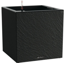 Černý květináč se zavlažovacím systémem a strukturou