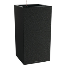 Černý květináč se zavlažovacím systémem