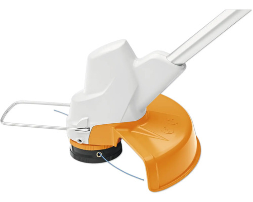 Detailní záběr strunové sekačky