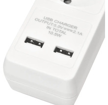 Adaptér zásuvky se dvěma nabíjecími porty USB