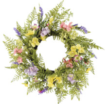 Dekorativní květinový věnec s barevnými květy a kapradinovými listy