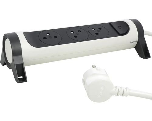 Prodlužovací kabel se třemi zásuvkami a zástrčkou