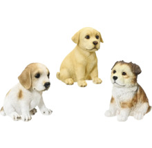 Tři sedící figurky štěňat jako zahradní dekorace