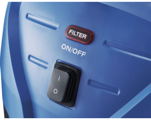 Detail modrého vysavače s tlačítkem filtru a vypínačem