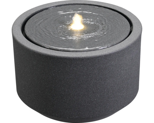 Kulatá pokojová fontána z kamene s vodou a světlem