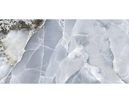 Detailní pohled na onyxovou mramorovou dlaždici