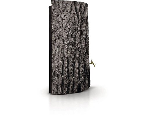 Nádrž na dešťovou vodu se strukturou kůry stromu a kohoutkem