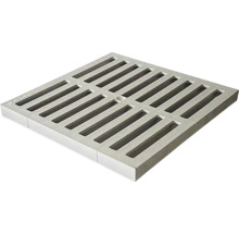 Čtvercová betonová uliční vpusť se štěrbinovou mřížkou