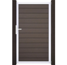 Dřevěná zahradní branka s bílým rámem a rukojetí