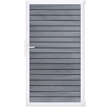 Šedé dveře s bílým rámem a vodorovnou strukturou dřeva