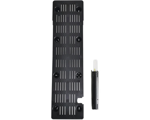 Černý držák nářadí s otvory a světelným zdrojem