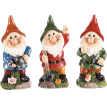 Tři zahradní trpaslíci se zahradním nářadím