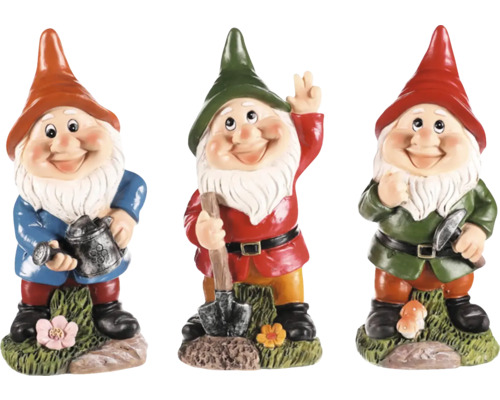 Tři zahradní trpaslíci se zahradním nářadím