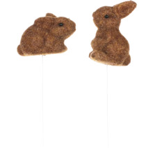 Dvě figurky zajíčků na tyčkách k dekoraci