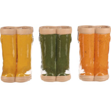 Tři květináče ve tvaru gumových holínek