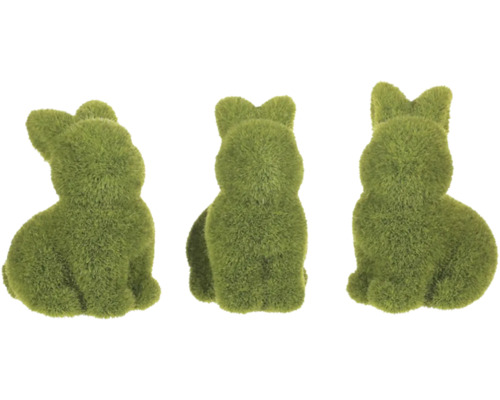 Tři dekorativní králičí figurky s povrchem připomínajícím trávu