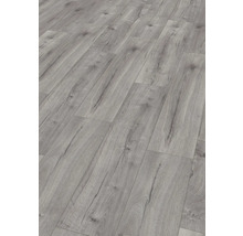 Položená laminátová podlaha s dřevěnou strukturou