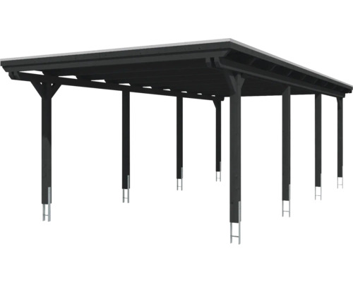 Dřevěný carport s plochou střechou a několika podpěrami