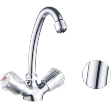 Kuchyňská baterie se dvěma kohoutky