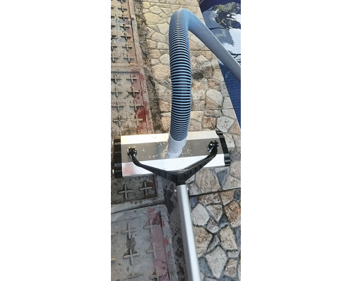Čistič bazénu s hadicí pro čištění bazénů