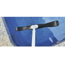 Kartáč na bazén s teleskopickou tyčí pro čištění bazénu.