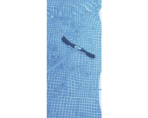 Čistič bazénu pod vodou