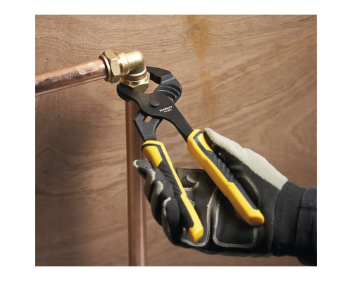 Trubkový klíč na měděné trubce s kolenem