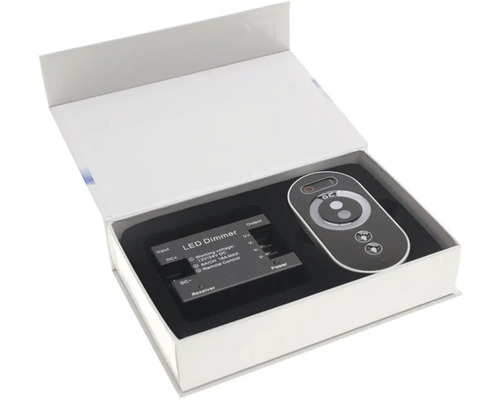 LED stmívač s dálkovým ovládáním v otevřeném balení