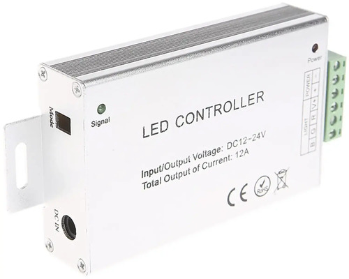 LED ovladač s vstupním napětím 12 až 24 voltů a výstupním proudem 12 ampér